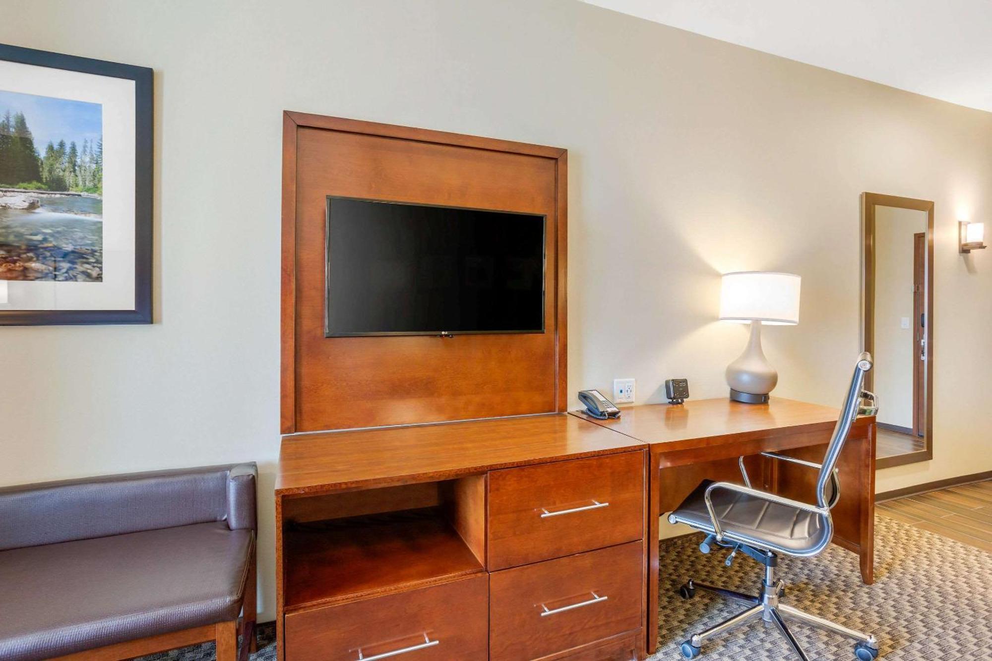 Comfort Suites Burlington Near I-5 Экстерьер фото