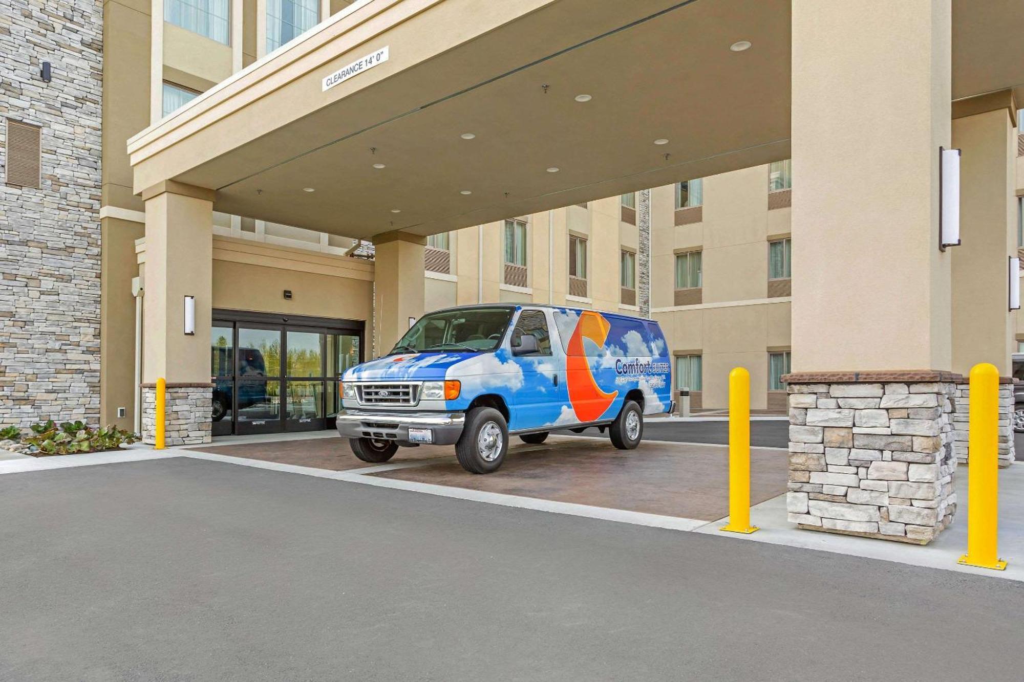 Comfort Suites Burlington Near I-5 Экстерьер фото