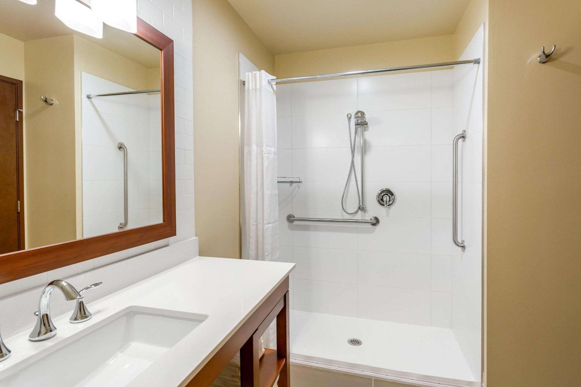 Comfort Suites Burlington Near I-5 Экстерьер фото