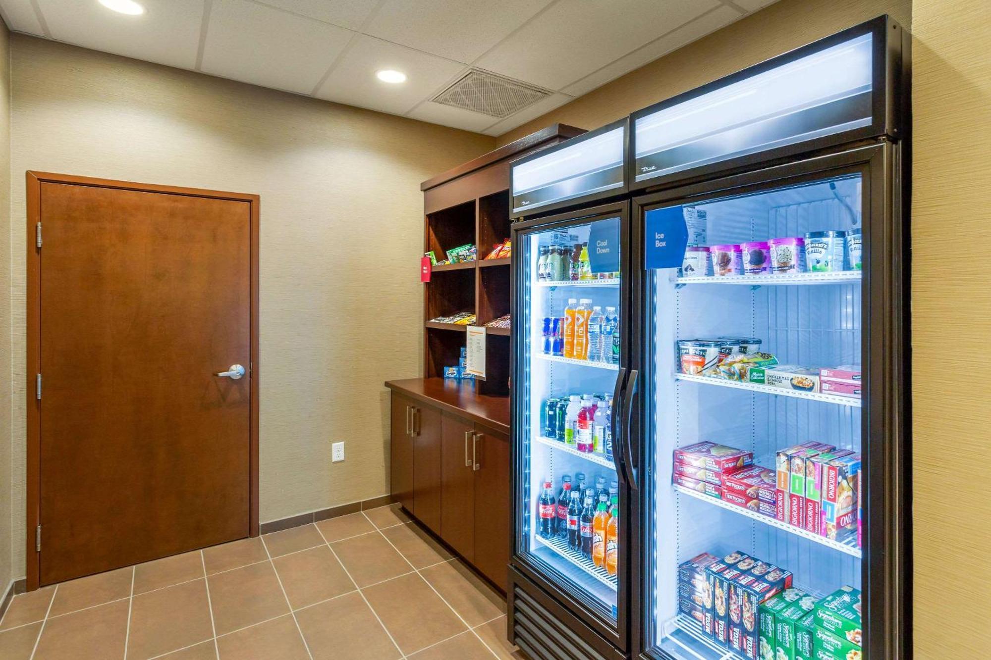 Comfort Suites Burlington Near I-5 Экстерьер фото
