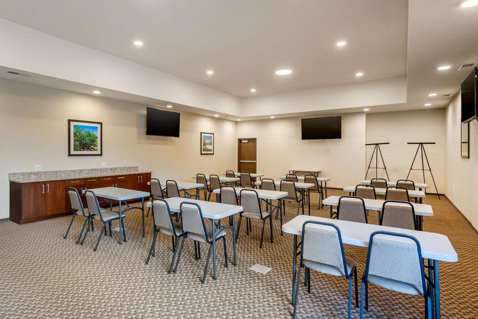Comfort Suites Burlington Near I-5 Экстерьер фото