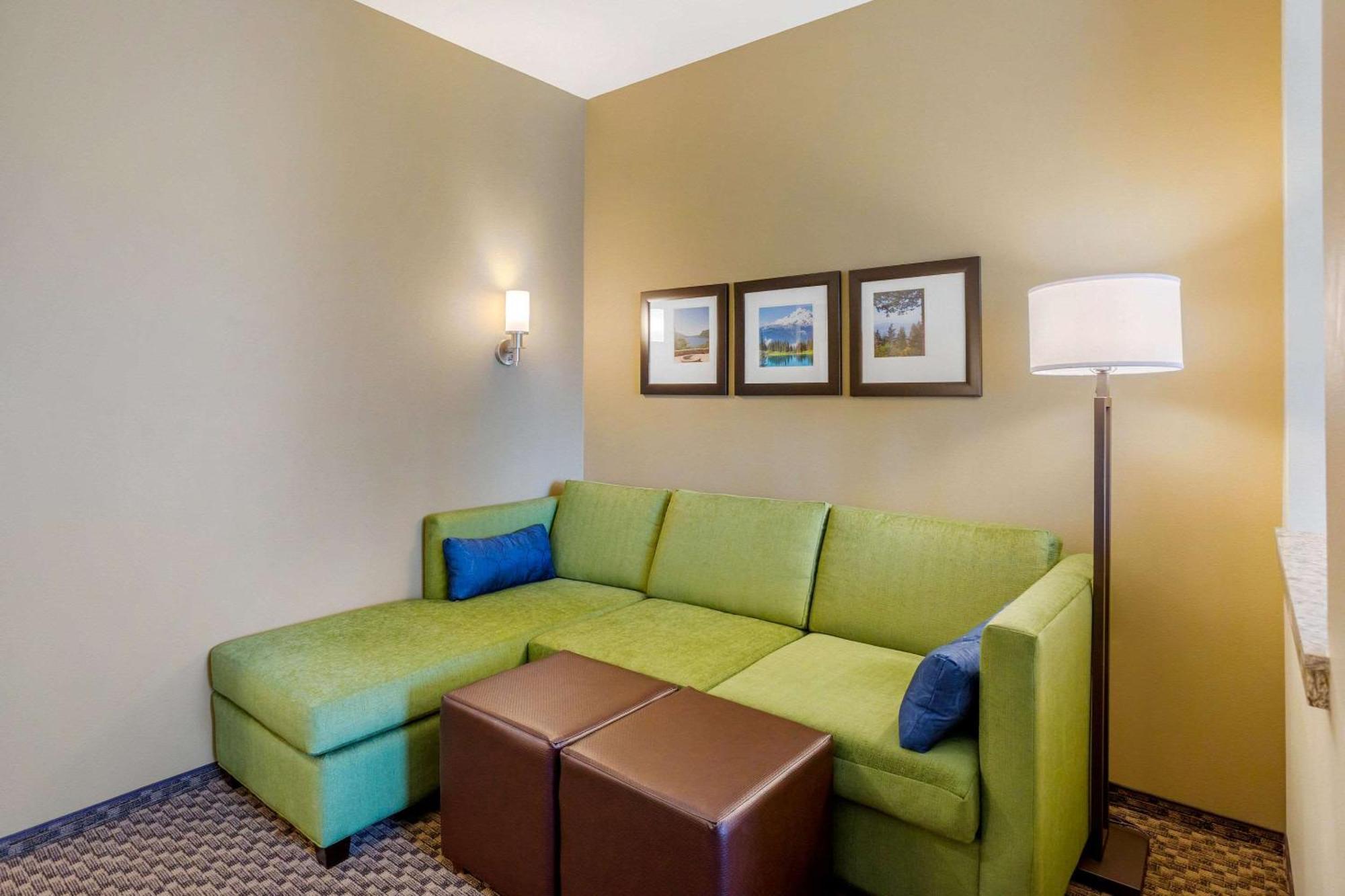 Comfort Suites Burlington Near I-5 Экстерьер фото