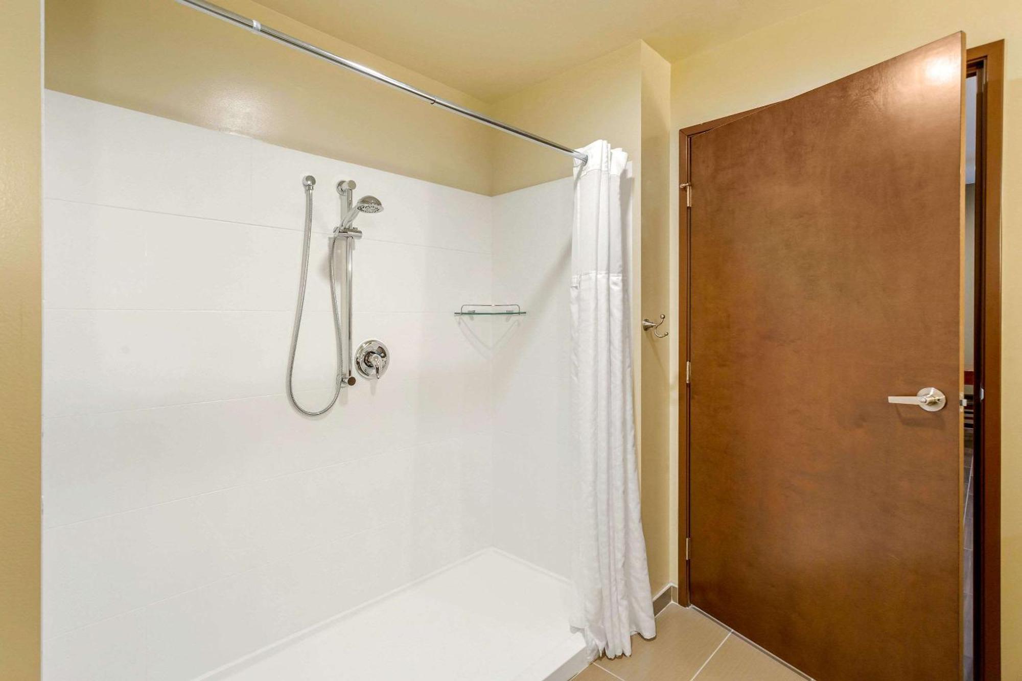 Comfort Suites Burlington Near I-5 Экстерьер фото