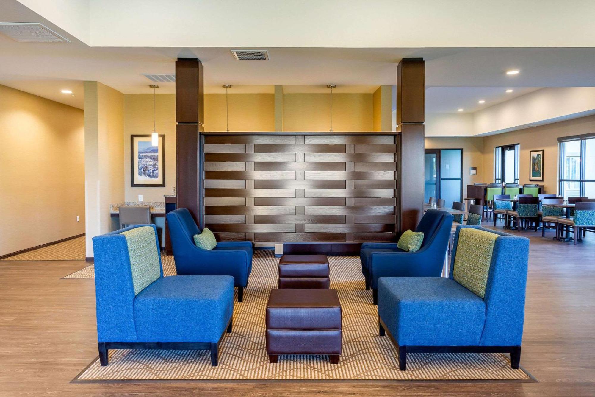 Comfort Suites Burlington Near I-5 Экстерьер фото
